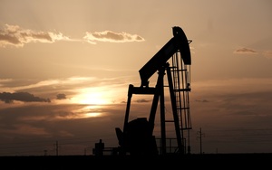 Giá xăng dầu hôm nay 2/3: Tăng dựng đứng lên 107 USD/thùng
