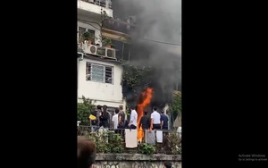 Cháy lớn ở phố Phùng Hưng, Hà Nội, một căn nhà bị thiêu rụi