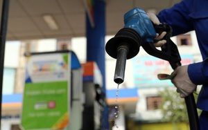Giá xăng dầu hôm nay 23/3: Vì sao giá xăng tăng gần 6.000 đồng/lít, giảm chỉ hơn 600 đồng/lít?