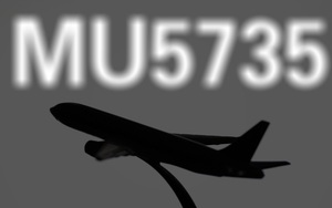 Video tìm thấy hộp đen của máy bay Trung Quốc MU5735  bị rơi