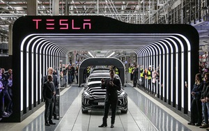Tỷ phú Elon Musk đưa Tesla “Âu tiến”: Tham vọng thực sự là gì?