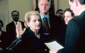Madeleine Albright - nữ ngoại trưởng đầu tiên của Mỹ qua đời