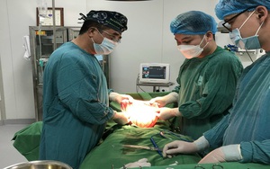 Bệnh viện đa khoa tỉnh Sơn La: Phẫu thuật thành công khối u buồng trứng nặng gần 12kg