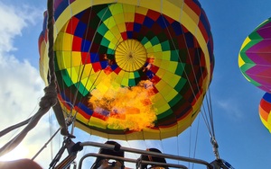 Cận cảnh 17 khinh khí cầu lần đầu tiên bay trên bầu trời tại Hội An 