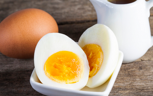 Luộc trứng đừng chỉ với nước, thêm 2 nguyên liệu này trứng thơm mềm, dễ bóc vỏ