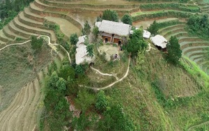 Vợ chồng nông dân Yên Bái xây nhà chon von giữa ruộng bậc thang, khách Tây háo hức đến cùng ở, cùng ăn, cùng làm