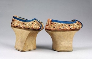 Giày cao gót của phụ nữ dân tộc Mãn Châu: Truyền thuyết công chúa báo thù 
