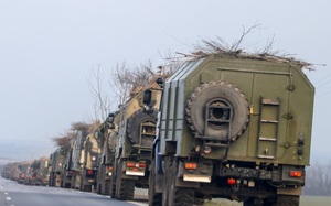 Chiến sự Ukraine: Quân đội Nga dùng cành cây, rơm rạ để ngụy trang khiến các chuyên gia phân tích bối rối 
