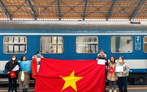 Tấm lòng người Việt ở Hungary với đồng bào từ Ukraine lánh nạn