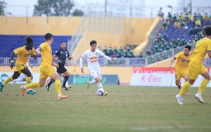 Vòng 3 Night Wolf V.League 2022: Phan Văn Đức lập siêu phẩm "nhấn chìm" HAGL