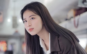 Nữ giảng viên "hot" nhất ĐH Kinh tế Quốc dân: Xinh như diễn viên, lọt top 30 sinh viên ưu tú khi ở Mỹ