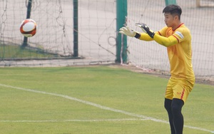 Thủ môn cao 1m86 mang tin vui cho U23 Việt Nam