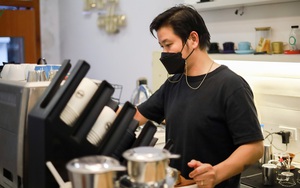 Người đàn ông mở quán cà phê kèm thêm dịch vụ lạ ở Hà Nội, mỗi tháng thu về hàng chục triệu đồng