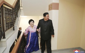 Ông Kim Jong Un tặng nhà sang trọng cho &quot;quý bà màu hồng&quot; nổi tiếng nhất Triều Tiên 