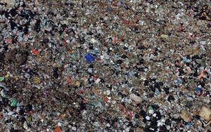 Chính sách Zero Covid của Hồng Kông đang tạo ra hàng núi rác thải nhựa