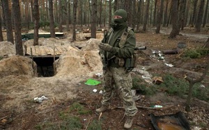 'Đột nhập' trại quân sự Nga bỏ rơi trong rừng gần Kiev, đặc nhiệm Ukraine bất ngờ khi thấy cảnh tượng này