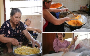 Chuyện các cụ ông, cụ bà góp tiền nấu cơm từ thiện giúp bệnh nhân nghèo
