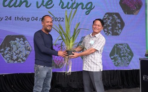 Kon Tum: Hội Hoa lan tặng hoa lan rừng quý hiếm cho huyện Tu Mơ Rông để thu hút thêm khách du lịch