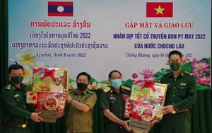 Bộ đội Biên phòng Sơn La chúc Tết cổ truyền nước bạn Lào