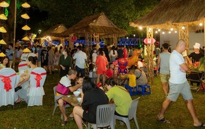  Hàng nghìn du khách thích thú thưởng thức các món ăn độc đáo tại Ngày hội “Huế- Kinh đô ẩm thực”  