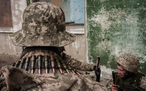 Chỉ huy thủy quân lục chiến ở Mariupol &quot;sốc&quot; trước lý do các chiến binh nước ngoài đến Ukraine tham chiến