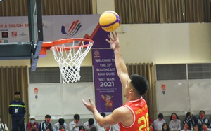 Hình ảnh đội tuyển nam Việt Nam giành chiến thắng trong trận đầu khởi tranh môn bóng rổ tại SEA Games 31