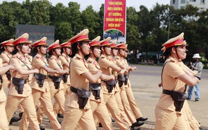 Dàn vũ khí, khí tài và những màn võ thuật đặc &quot;dị&quot; tại Hội thi điều lệnh, bắn súng, võ thuật tại Đắk Lắk