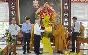 Chủ tịch Ủy ban Trung ương Mặt trận Tổ quốc Việt Nam thăm, chúc mừng Đại lễ Phật đản tại Đồng Nai