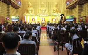 Giới trẻ TP.HCM hào hứng tham gia nhiều hoạt động ngày lễ Phật đản