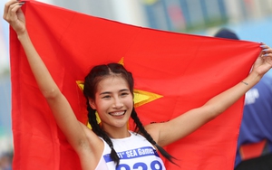 Màn ăn mừng đầy cảm xúc của Phương Anh khi đoạt HC vàng SEA Games nội dung 800 m nữ