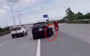 Đang làm rõ vụ người phụ nữ đu bám vào ô tô rồi bị văng xuống đường ở Hà Nội