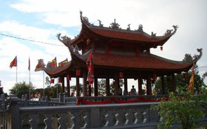 Đền Lảnh Giang ở Hà Nam thờ 3 vị thủy thần là 3 con rắn hóa thành người giúp vua Hùng phá quân Thục Phán