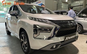 Ảnh thực tế Mitsubishi Xpander 2022 tại đại lý Việt Nam, có phanh tay điện tử, hộp số lộ diện