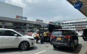Bộ GTVT: Xử lí nghiêm vi phạm chèo kéo, tăng giá khách đi xe tại sân bay Tân Sơn Nhất