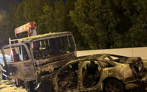 TP.HCM: Hai người tử vong sau vụ ô tô nghi đi ngược chiều đâm xe tải trên đại lộ rồi bốc cháy