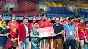 ĐT bóng chuyền nữ Việt Nam được "bơm doping" trước trận quyết đấu Thái Lan