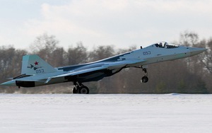 Cặp "song sát tàng hình" của Nga: "Thợ săn" Okhotnik kết hợp cùng tiêm kích Su-57