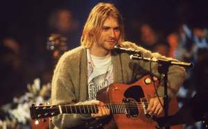 Đàn guitar của Kurt Cobain bán đấu giá được 5 triệu USD