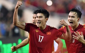 Sau SEA Games 31, &quot;lửa&quot; vẫn rực cháy trên quê hương tiền đạo Nhâm Mạnh Dũng  