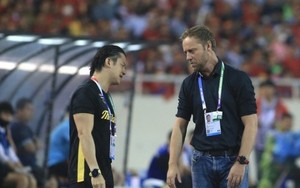 Thua trận, trợ lý U23 Thái Lan nổi điên với phóng viên Việt Nam