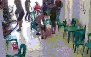 Clip NÓNG 24h: Người phụ nữ bị đánh đập dã man tại Hà Nội gây bức xúc