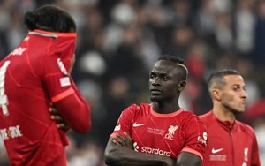 Thua Real Madrid, cầu thủ Liverpool mất "bộn tiền"