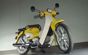 Honda Super Cub 110 2022 bản màu vàng mới khiến nhiều người bất ngờ