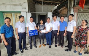 CLB tennis báo chí Nghệ An: Trao quà tặng 10 hộ nghèo trước thềm giải tennis báo chí Nghệ An lần thứ II