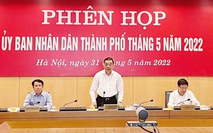 Chủ tịch Hà Nội họp bàn mức chi chọn sách giáo khoa và điều chỉnh giá đất