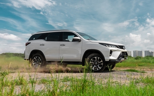 Giá lăn bánh Toyota Fortuner 2022 vừa ra mắt Việt Nam sau khi tăng giá niêm yết