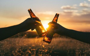 Thưc hư uống bia không chỉ giúp hạnh phúc, xinh đẹp mà còn khỏe mạnh