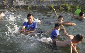 "Hãy cho con đi học bơi trước khi làm tiến sĩ, kỹ sư..." (Bài 2)