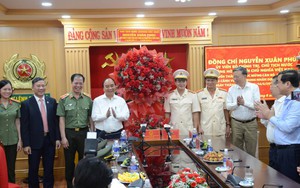 Chủ tịch nước thăm Phòng Cảnh vệ miền Trung 