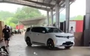 Video: Bắt gặp xe điện VinFast VF9 tại cửa khẩu Lạng Sơn, chuẩn bị xuất sang Trung Quốc